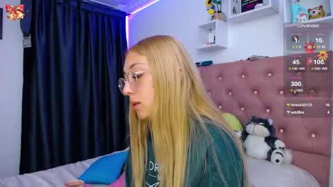 Snapshot of bonny_clyde_xx_ chatting on 11.20.25 Soffy Brooks Independent model online show from 11.20.25