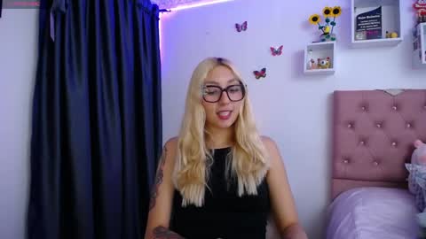 Soffy Brooks Independent model online show from 05.12.26