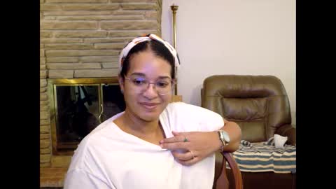 Snapshot of bonvivantb chatting on 12.19.25 Queen Bon Vivantt online show from 12.19.25
