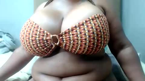 boobshoney95 online show from 11.25.25