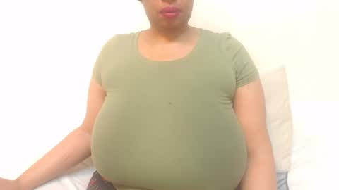 Snapshot of boobyqueen24 chatting on 06.22.26 boobyqueen online show from 06.22.26