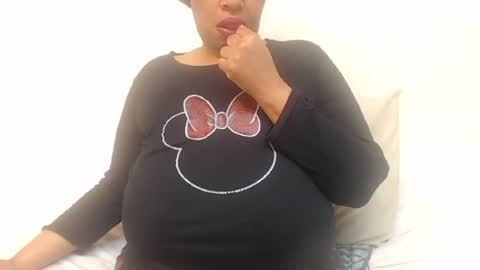 Snapshot of boobyqueen24 chatting on 06.23.26 boobyqueen online show from 06.23.26
