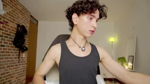 Snapshot of boream_ chatting on 10.22.25 Bream online show from 10.22.25