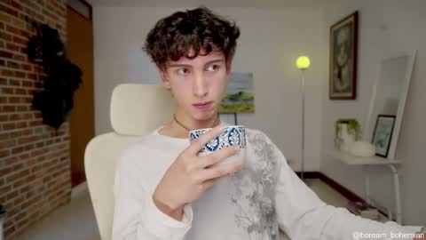 Snapshot of boream_ chatting on 12.04.25 Bream online show from 12.04.25