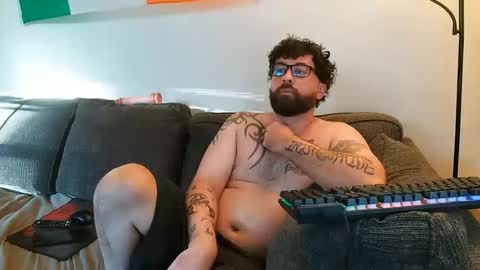 Snapshot of boredandirish21 chatting on 09.30.25 boredandirish21 online show from 09.30.25