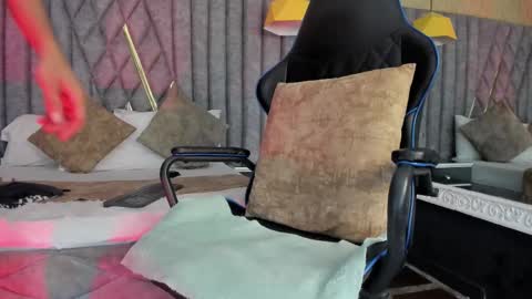 Snapshot of bossdominator1 chatting on 11.30.25 Boss online show from 11.30.25