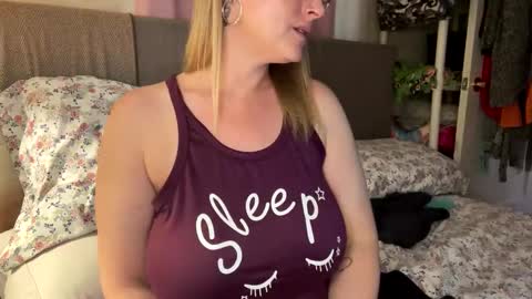 Snapshot of bossmomma chatting on 01.02.25 BossMom online show from 01.02.25