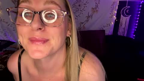 Snapshot of bossmomma chatting on 03.01.25 BossMom online show from 03.01.25