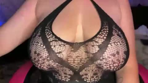 Snapshot of bossmomma chatting on 09.15.25 BossMom online show from 09.15.25