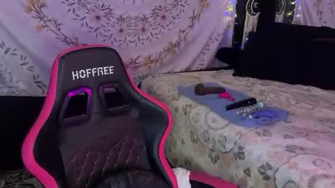 Snapshot of bossmomma chatting on 10.26.25 BossMom online show from 10.26.25