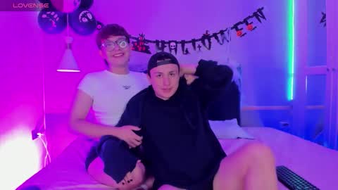 boy2boy_aheat online show from 10.17.25