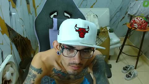 boy_tatto77 online show from 04.01.26