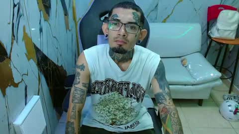 boy_tatto77 online show from 04.22.26