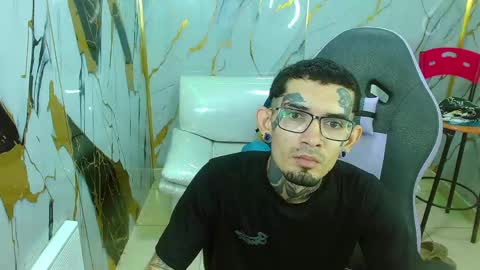 boy_tatto77 online show from 05.19.26