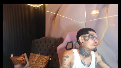 boy_tatto77 online show from 05.19.26