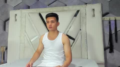 Snapshot of boyhot_mio chatting on 02.10.26 boyhot_mio online show from 02.10.26