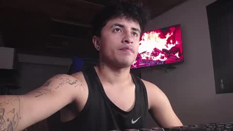 Snapshot of boylatin_777 chatting on 05.26.26 miguel online show from 05.26.26