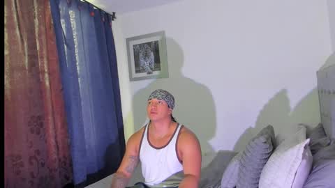 Snapshot of boys_blackandwhite chatting on 11.30.25 boys_blackandwhite online show from 11.30.25