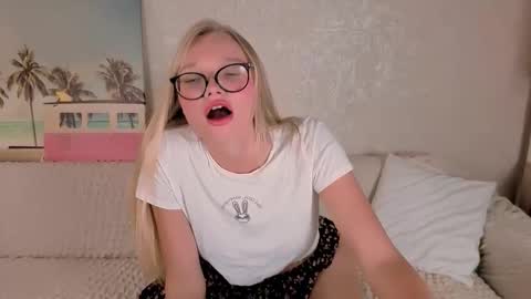 Snapshot of boysloveblondee chatting on 09.24.25 BoysLoveBlondee online show from 09.24.25