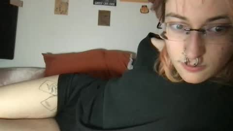 Snapshot of boywithbug chatting on 03.04.25 boywithbug online show from 03.04.25