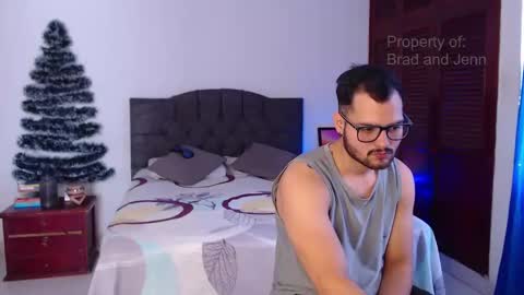 Snapshot of bradandjenn chatting on 12.28.24 Your favorite couple and the best butt on Chatur online show from 12.28.24