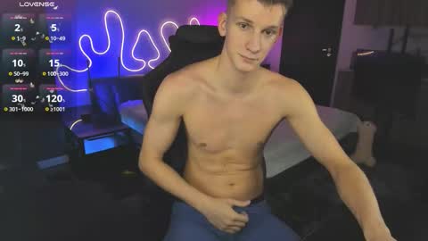 Snapshot of bradmaloney chatting on 11.04.25 brad maloney online show from 11.04.25