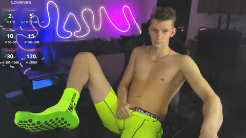 Snapshot of bradmaloney chatting on 11.08.25 brad maloney online show from 11.08.25