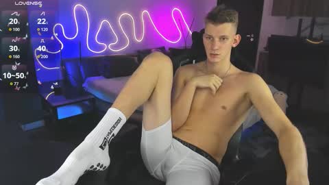 Snapshot of bradmaloney chatting on 11.14.25 brad maloney online show from 11.14.25