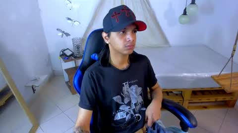 Snapshot of brand_hades chatting on 04.22.26 B R A N D online show from 04.22.26