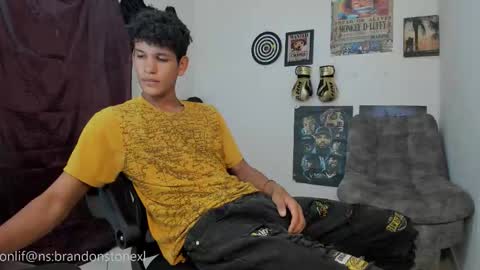 Snapshot of brandonstonexl chatting on 11.12.25 Brandon Stone online show from 11.12.25