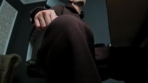 Snapshot of brandontatex chatting on 12.19.25 BrandonTateX online show from 12.19.25