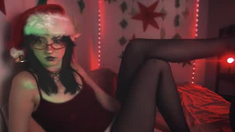 Snapshot of brandy_queen chatting on 12.23.25 Aurorabut ur dad just calls me Rory online show from 12.23.25