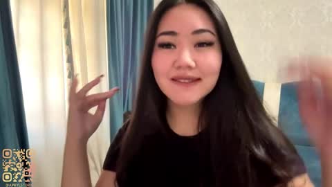 Snapshot of brandysveum chatting on 10.30.25 Aypril   online show from 10.30.25