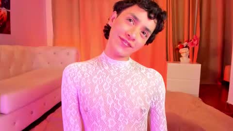 Snapshot of brann_tadzio chatting on 11.17.25 online show from 11.17.25