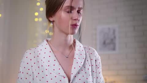 Snapshot of brave_journey chatting on 03.04.25 Eli online show from 03.04.25