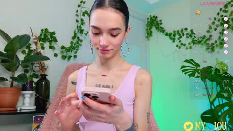 Snapshot of breeding_material chatting on 01.21.25 Ashley Dolce and Lou online show from 01.21.25