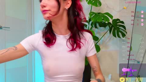 Snapshot of breeding_material chatting on 03.10.25 Ashley Dolce and Lou online show from 03.10.25