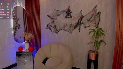 Snapshot of breex_ chatting on 10.30.25 Breex online show from 10.30.25