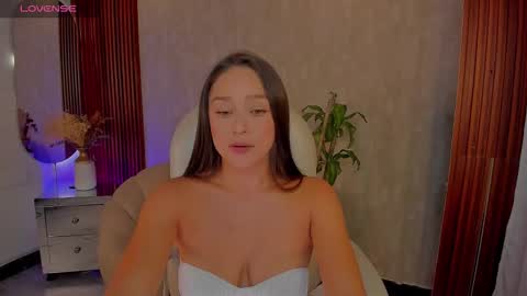 Snapshot of breex_ chatting on 11.26.25 Breex online show from 11.26.25