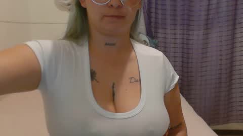 Snapshot of brenda__martin chatting on 12.18.25 brenda__martin online show from 12.18.25