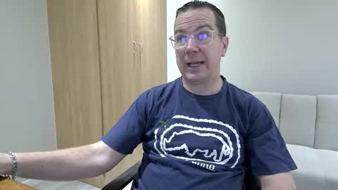 Snapshot of brettdj chatting on 11.07.25 Brett online show from 11.07.25