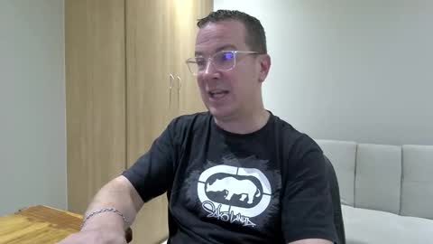 Snapshot of brettdj chatting on 11.24.25 Brett online show from 11.24.25