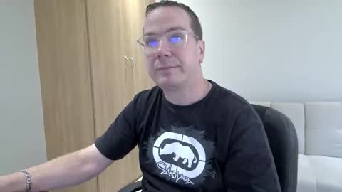 Snapshot of brettdj chatting on 12.01.25 Brett online show from 12.01.25