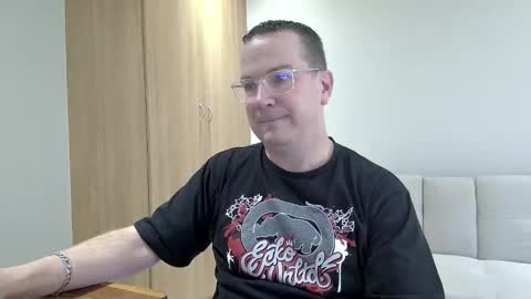 Snapshot of brettdj chatting on 12.15.25 Brett online show from 12.15.25