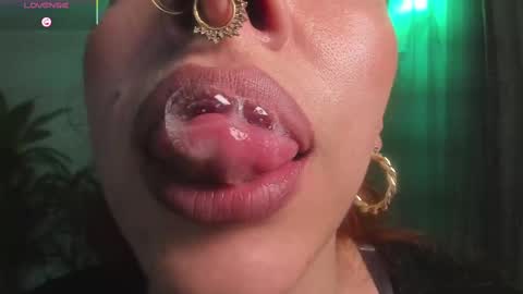 Snapshot of bri_von_dhara_ chatting on 10.28.25 Bri online show from 10.28.25