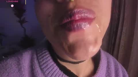 Snapshot of bri_von_dhara_ chatting on 11.06.25 Bri online show from 11.06.25