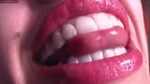 Snapshot of bri_von_dhara_ chatting on 11.30.25 Bri online show from 11.30.25