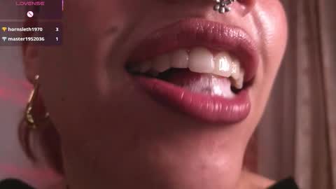 Snapshot of bri_von_dhara_ chatting on 12.18.25 Bri online show from 12.18.25