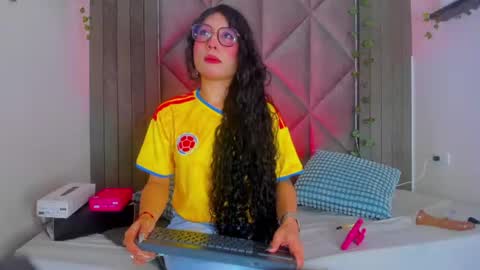 Snapshot of briaconner_ chatting on 06.18.26 B R I A online show from 06.18.26
