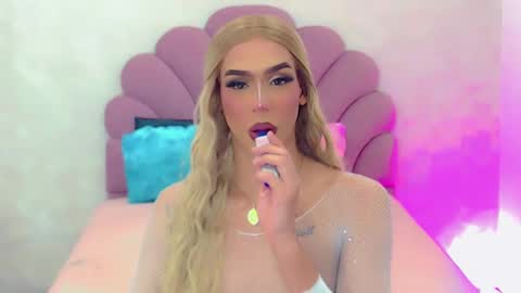 Snapshot of briana_sex32 chatting on 02.15.25 BRIANA online show from 02.15.25